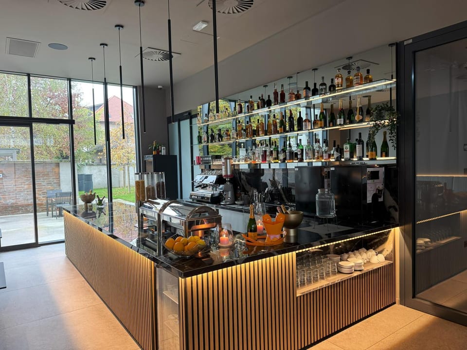 Lounge or bar, Food and drinks, Drinks
