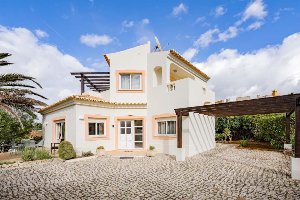 Property building, Facade/entrance, Off site