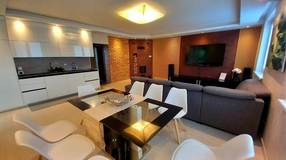 Communal lounge/ TV room, Seating area, kitchen