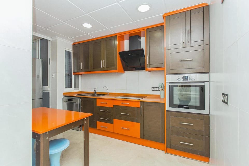 Kitchen or kitchenette, Dining area, minibar, pet friendly, stove