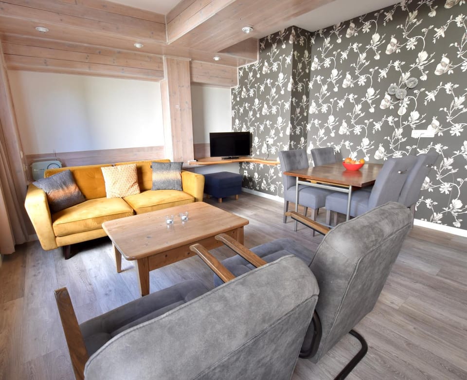 Living room, Seating area, Dining area