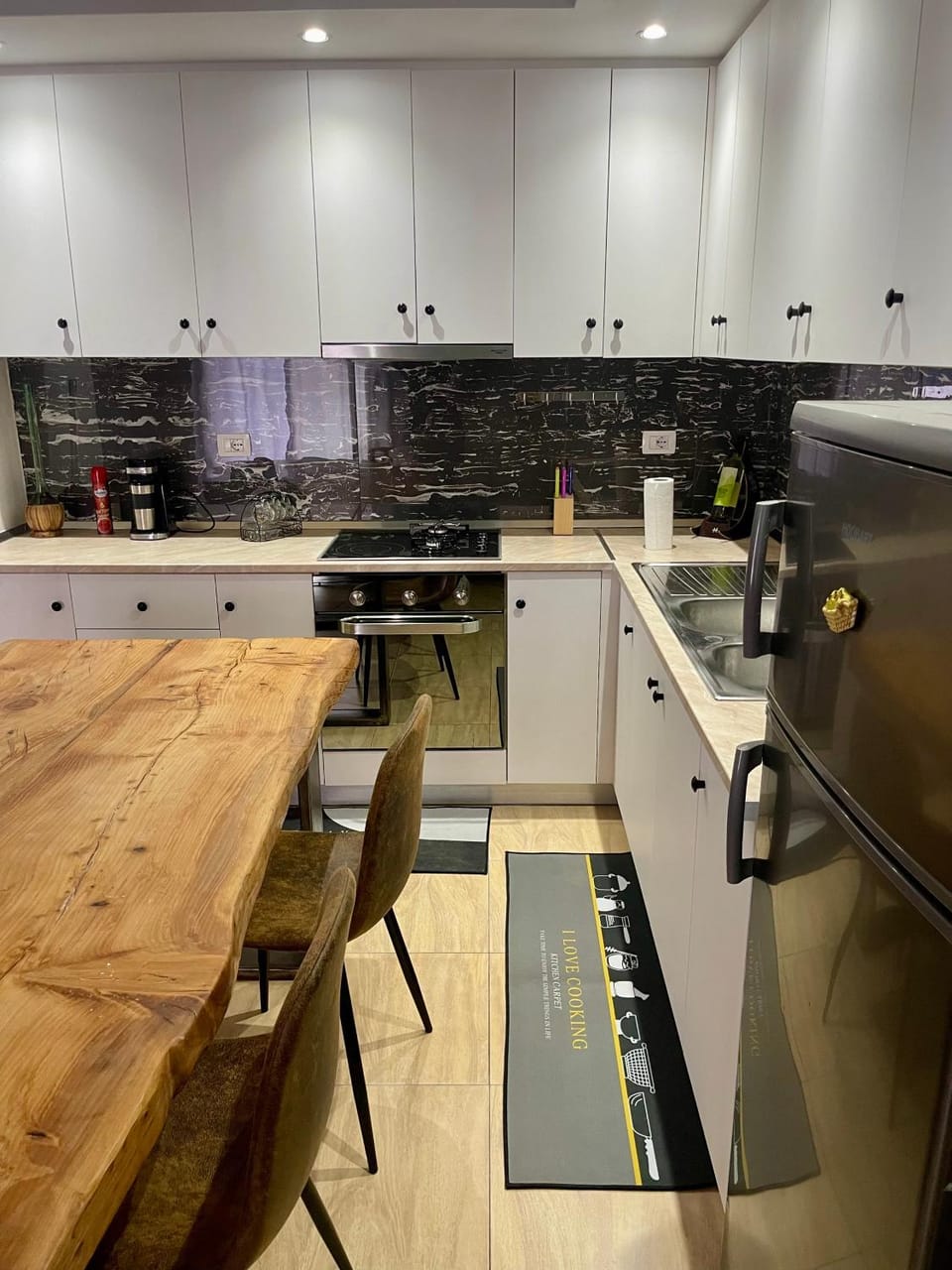 Coffee/tea facilities, Kitchen or kitchenette, Dining area, minibar, oven, pet friendly, stove