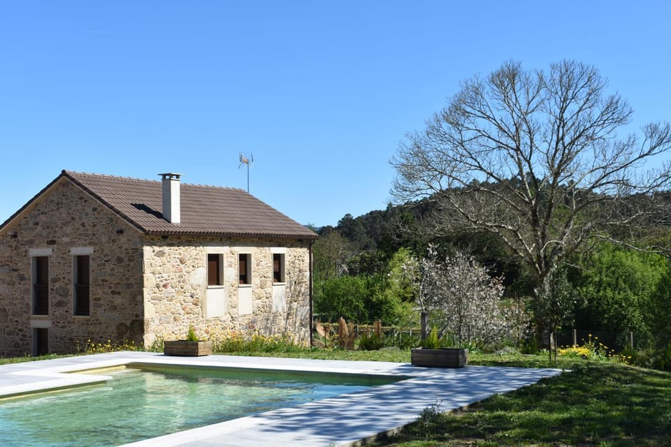 Property building, Garden, Balcony/Terrace, Swimming pool