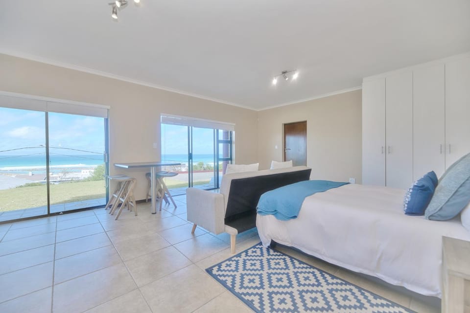 Happy Tides in Struisbaai Apartment in Western Cape