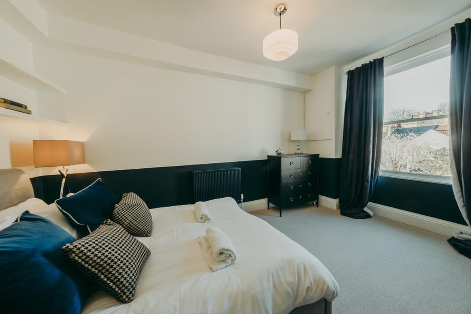 St Vincent 3 bedroom property Apartment in Bristol