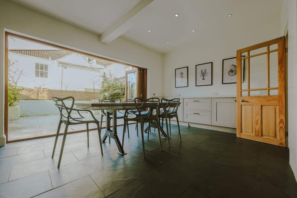 St Vincent 3 bedroom property Apartment in Bristol