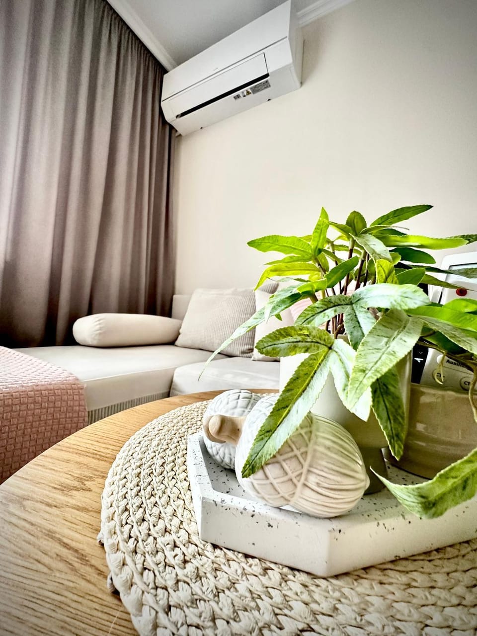 Seating area, air conditioner