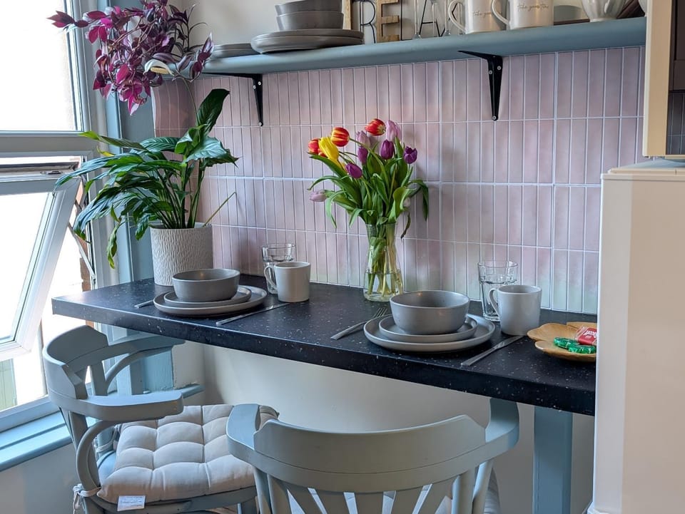 Peacehaven Retreat - Studio 4 minutes from the beach! Pet friendly! Apartment in Weymouth