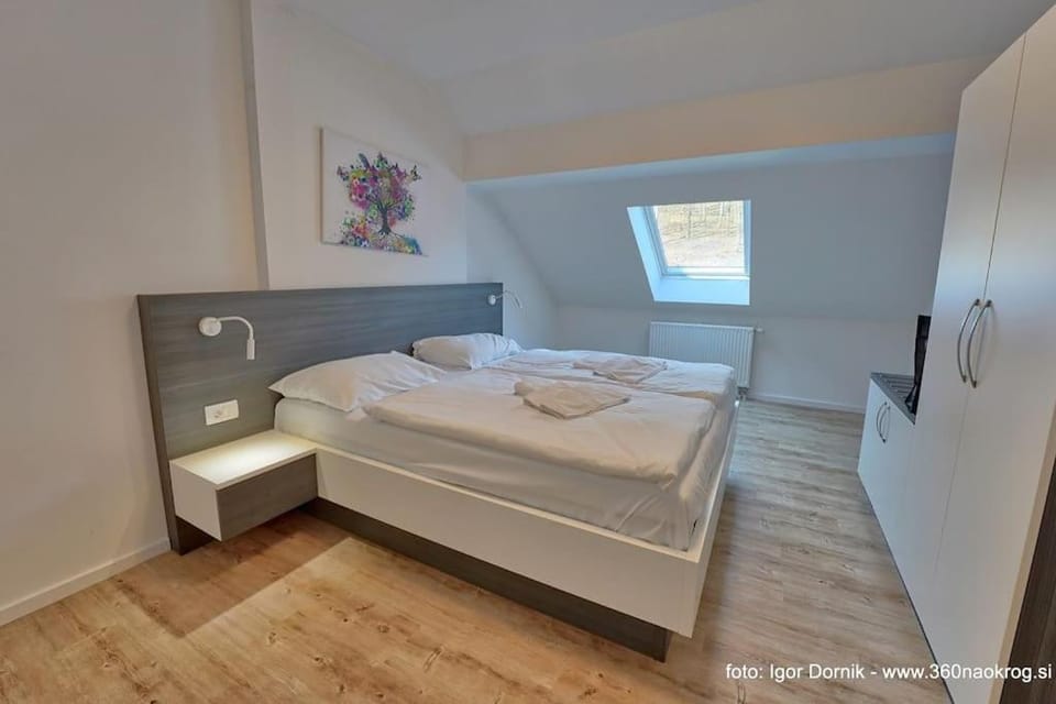Bedroom, wardrobe
