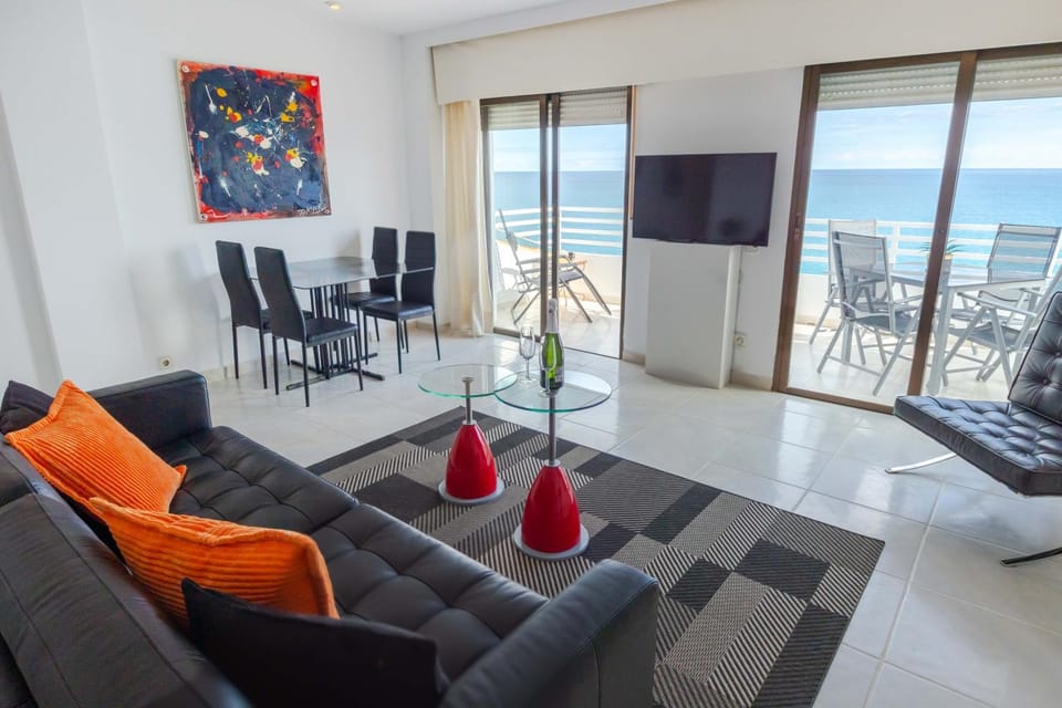 Communal lounge/ TV room, TV and multimedia, Balcony/Terrace, Living room
