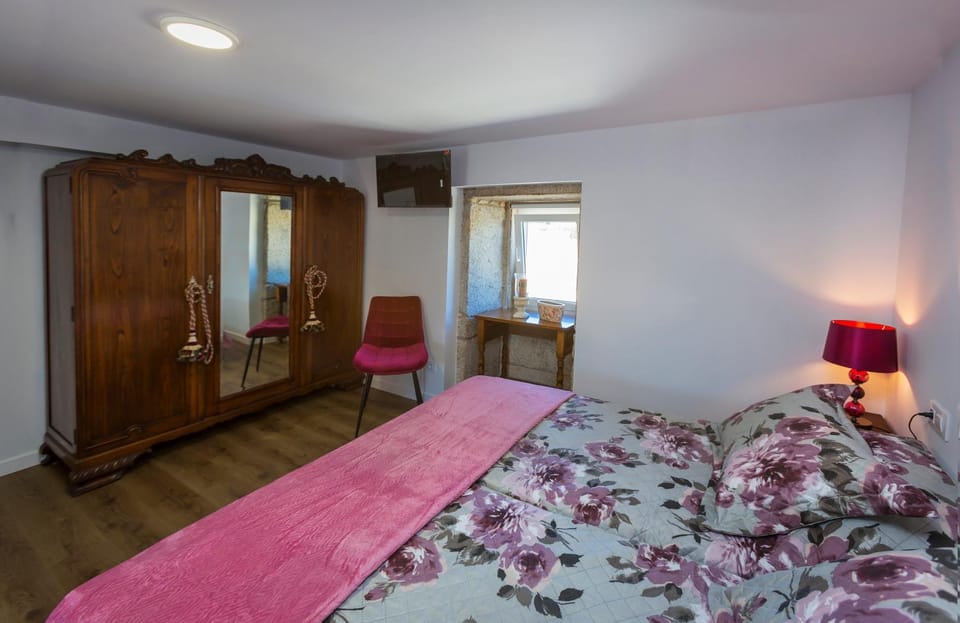 Bed, Photo of the whole room, Bedroom, wardrobe