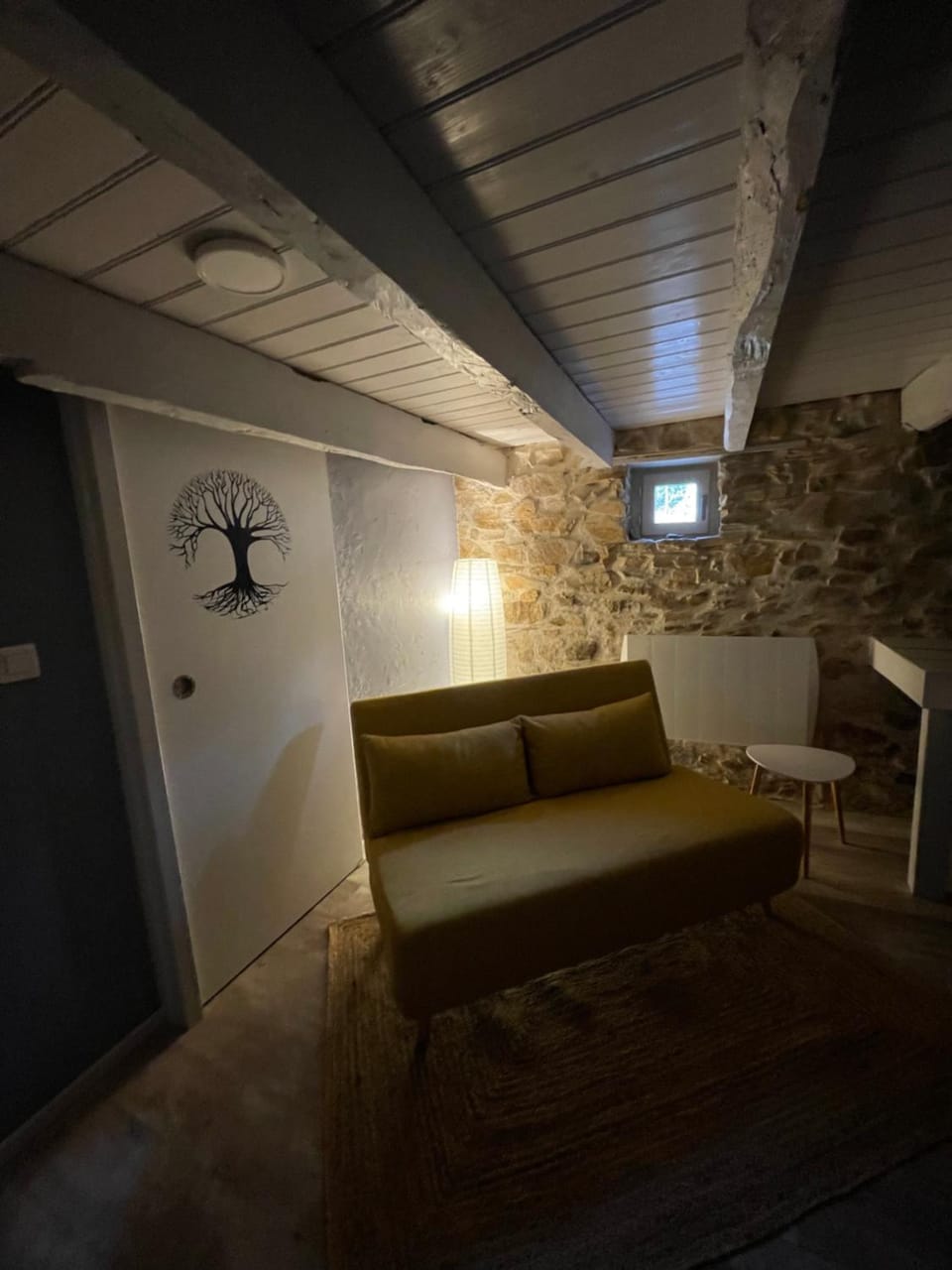 Bed, Living room