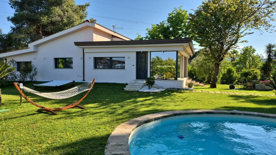 Property building, Garden, Garden view, Pool view, Swimming pool