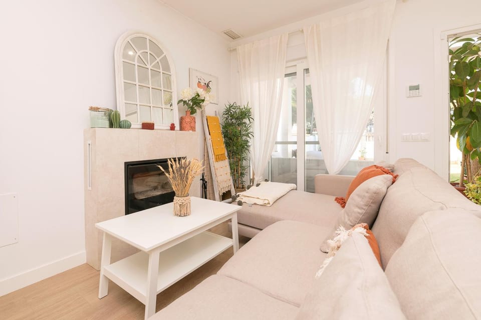TV and multimedia, Living room, Seating area, fireplace