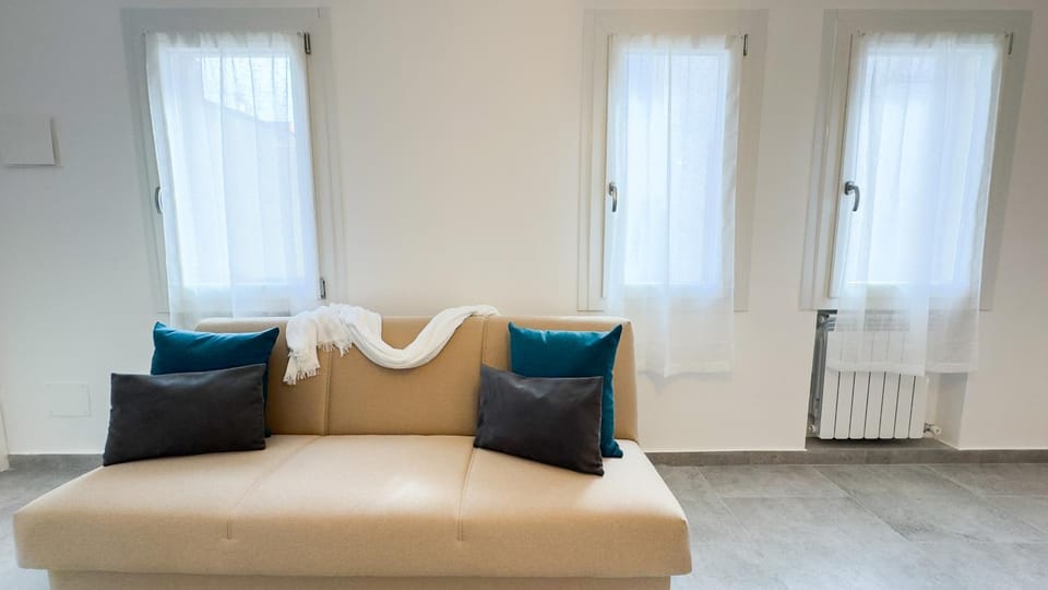 Living room, Seating area, internet