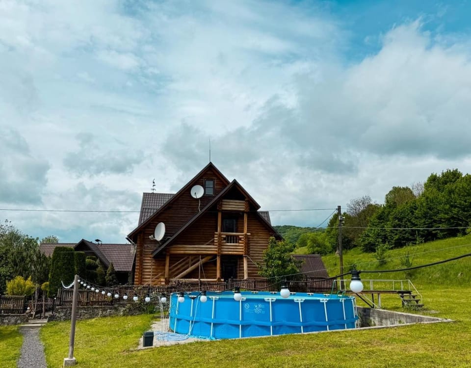Приватна садиба Дикий Мед Bed and Breakfast in Ukraine