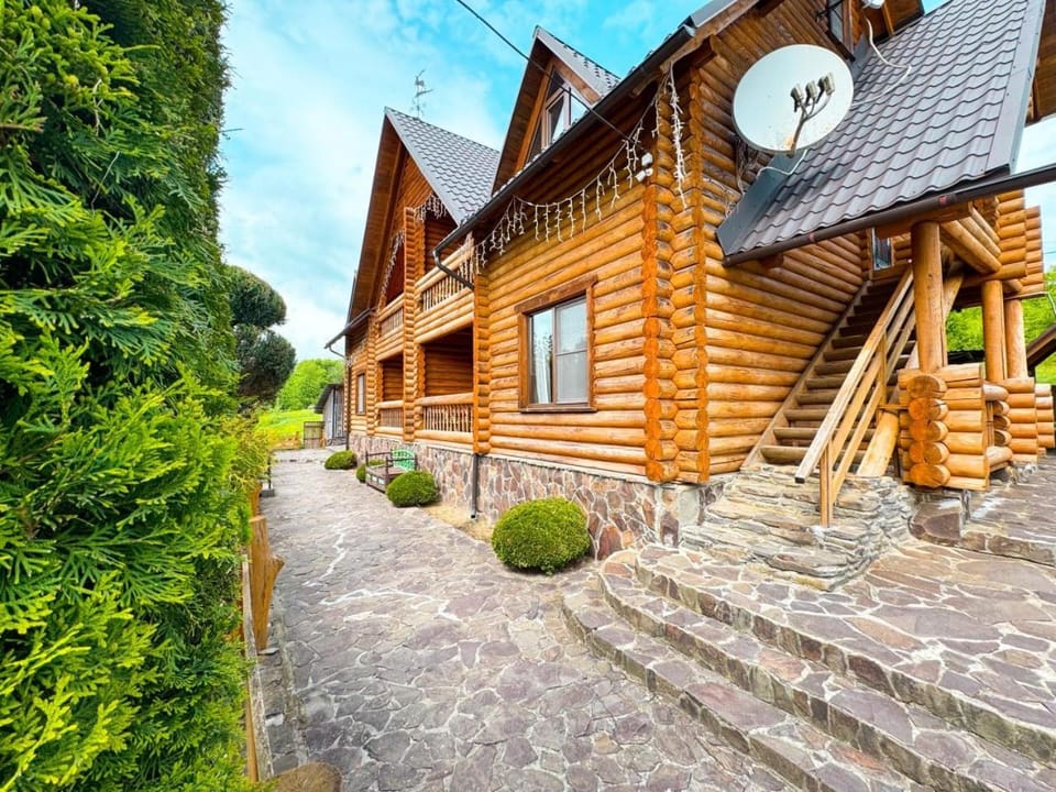Приватна садиба Дикий Мед Bed and Breakfast in Ukraine