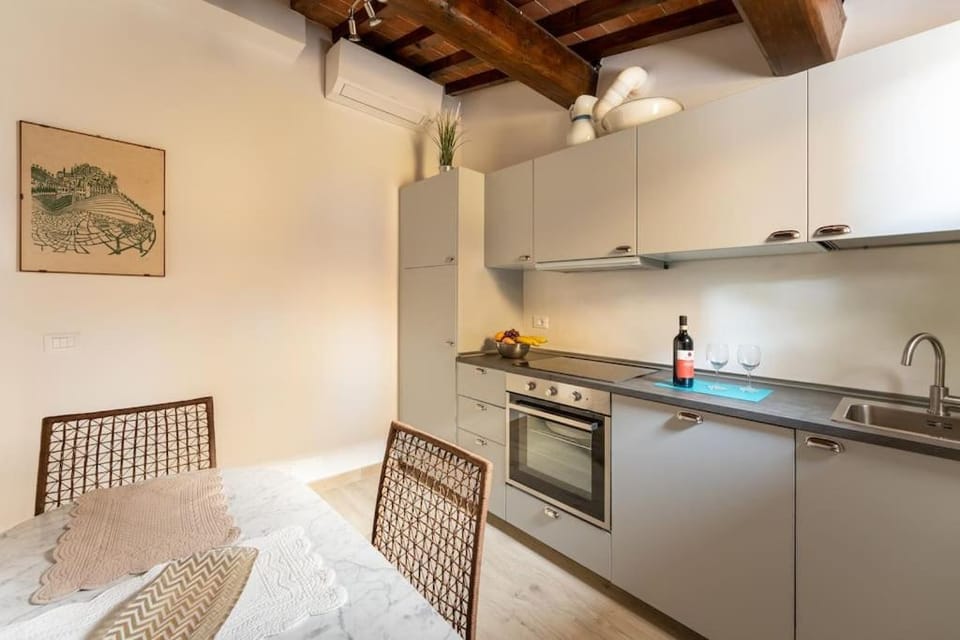 Kitchen or kitchenette, Dining area, pet friendly, stove