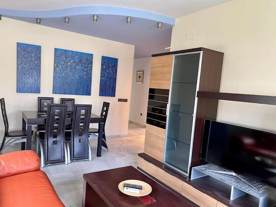 Living room, Dining area