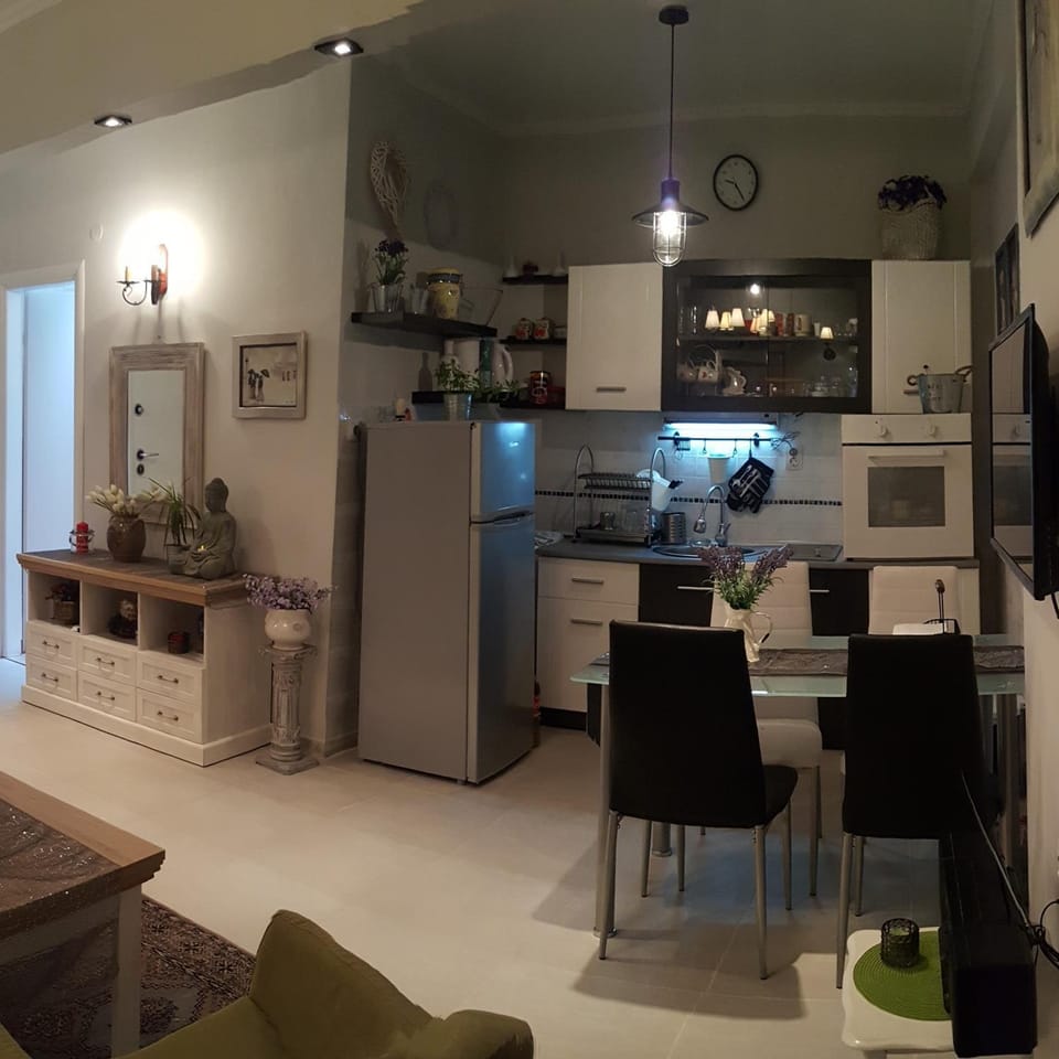 Kitchen or kitchenette, Seating area