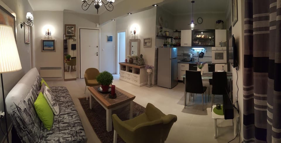 TV and multimedia, Kitchen or kitchenette, Living room, Seating area