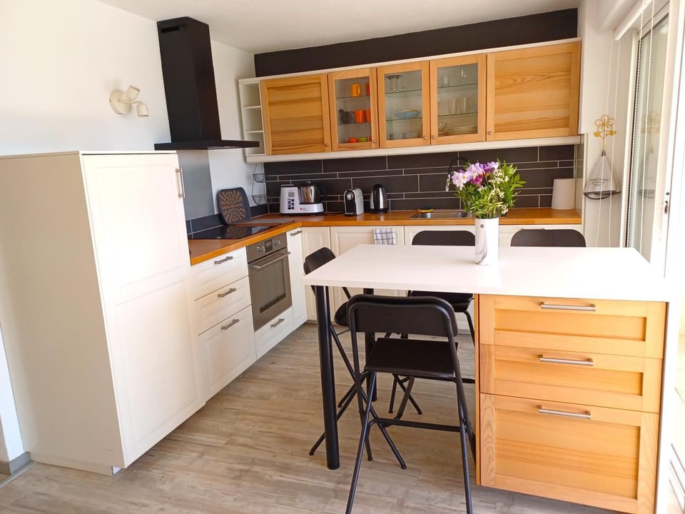 Plain-pied Jardin 6 personnes Clim Vue Mer Parking Wifi Terrasse Piscine dans la résidence Apartment in Fleury
