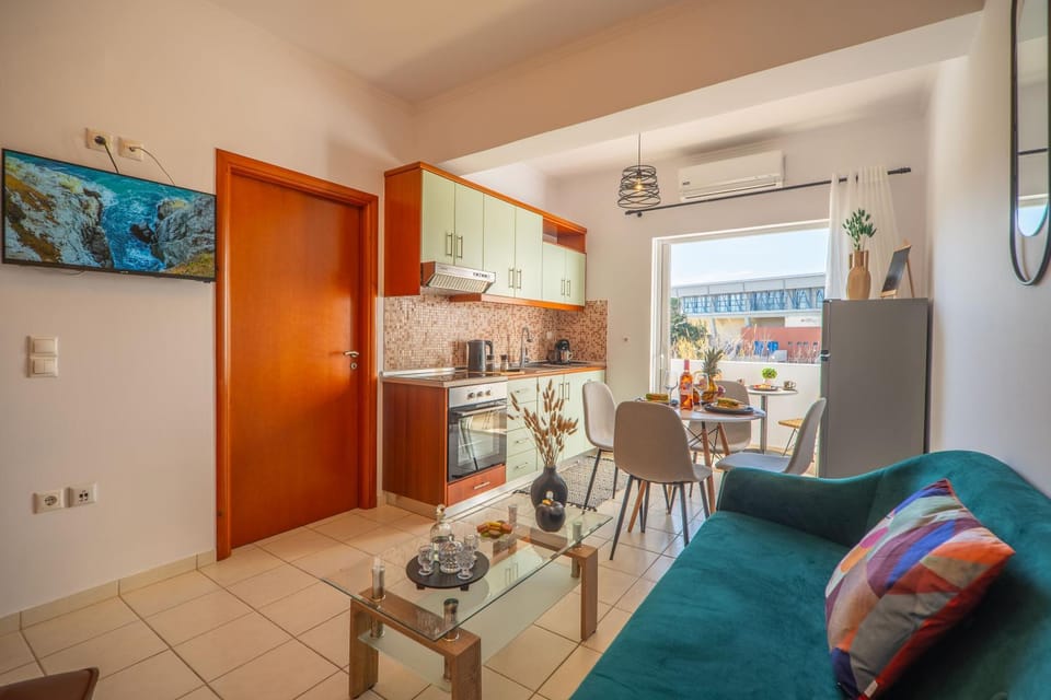 Kitchen or kitchenette, Living room, Seating area, Dining area, pet friendly