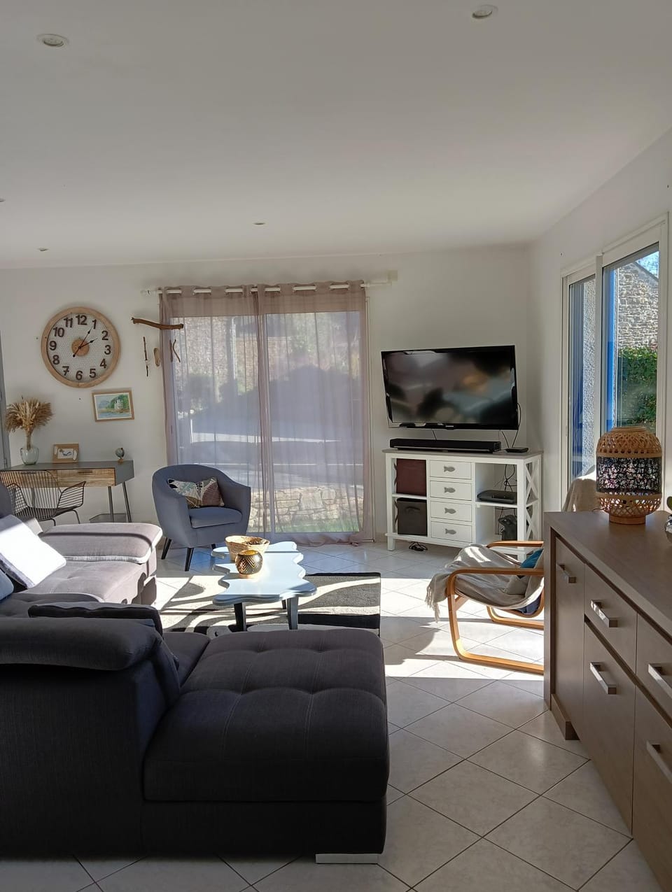 Communal lounge/ TV room, TV and multimedia, Living room