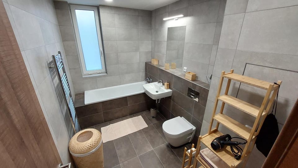 Shower, Toilet, Bathroom, Bath