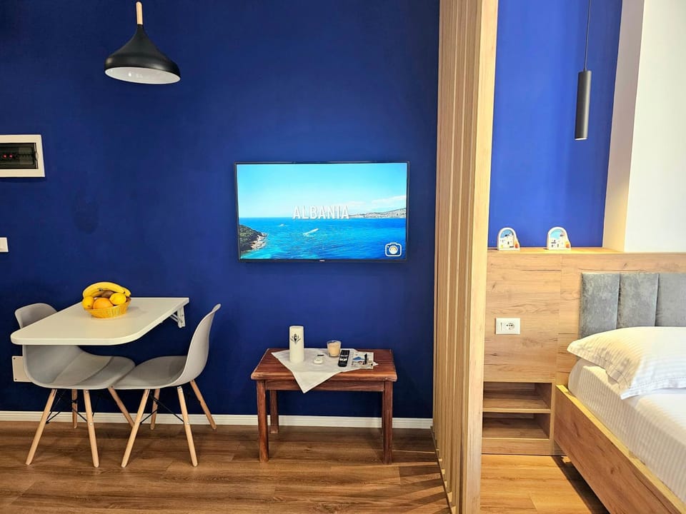 TV and multimedia, Living room, Dining area