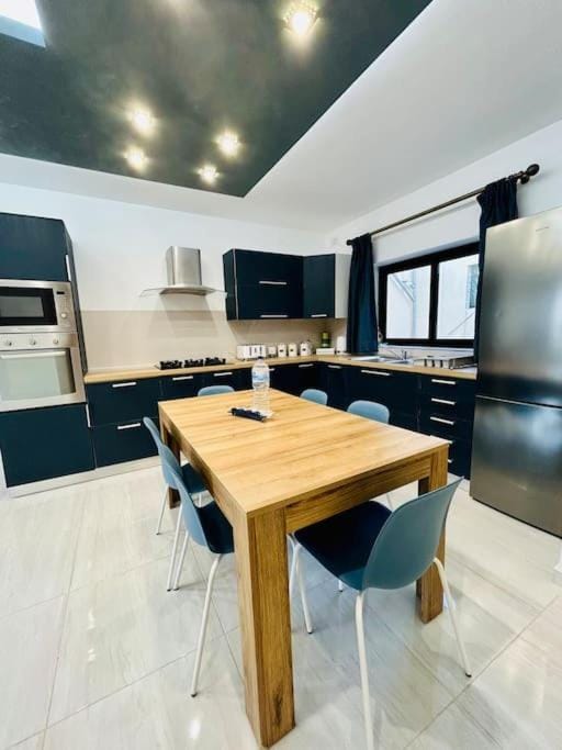 Dining area, minibar, pet friendly