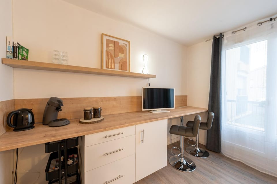 TV and multimedia, Coffee/tea facilities, hair dresser