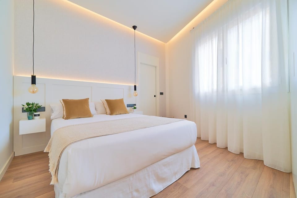 Bed, Photo of the whole room, Bedroom
