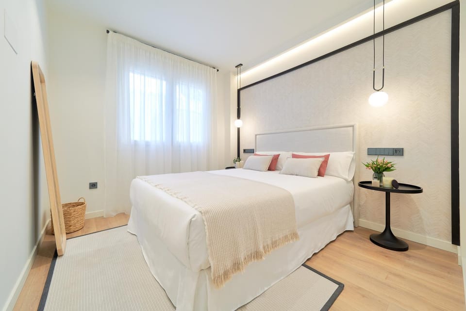 Bed, Photo of the whole room, Bedroom
