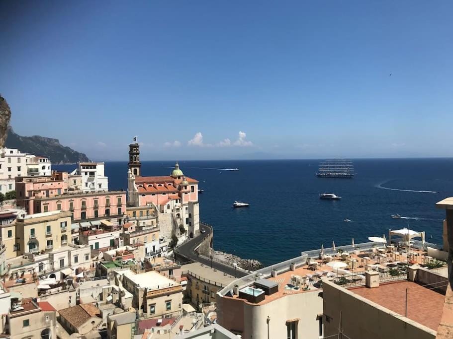 City view, Sea view