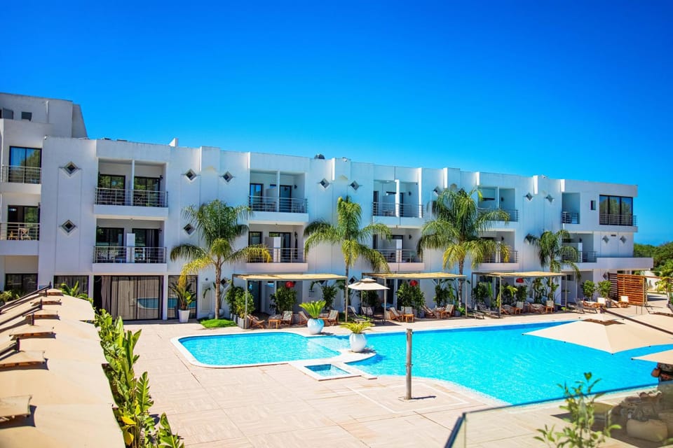 Property building, Restaurant/places to eat, Spring, Day, Pool view, Swimming pool, Breakfast, sunbed