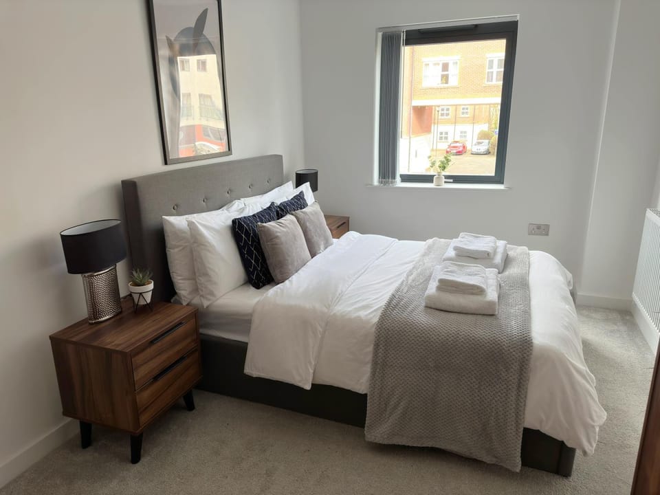 Bed, Photo of the whole room, Bedroom, towels