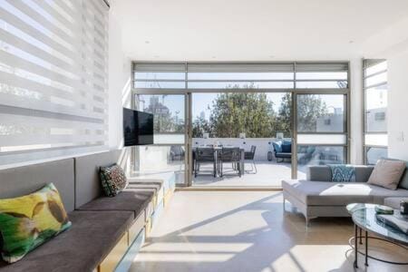 Peaceful Terrace by Five Stay Apartment in Tel Aviv-Yafo