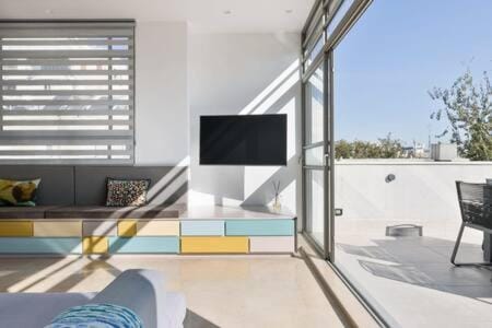 Peaceful Terrace by Five Stay Apartment in Tel Aviv-Yafo