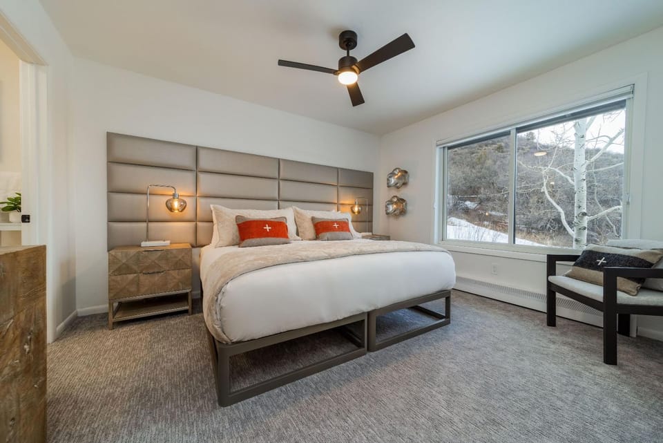 Bed, Photo of the whole room, Bedroom