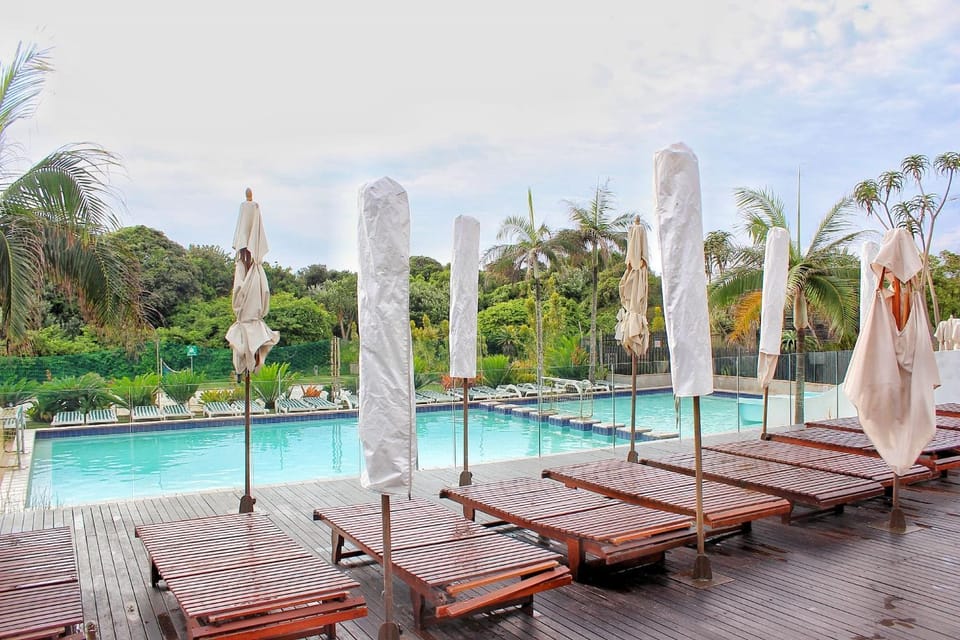 Swimming pool, sunbed