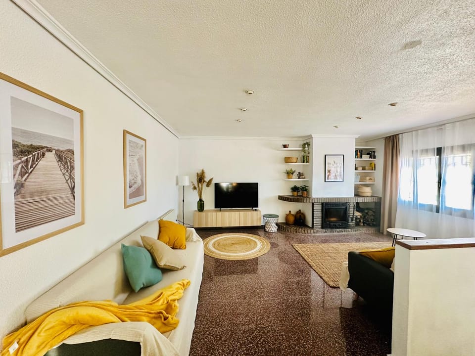 TV and multimedia, Living room, Seating area, flat iron