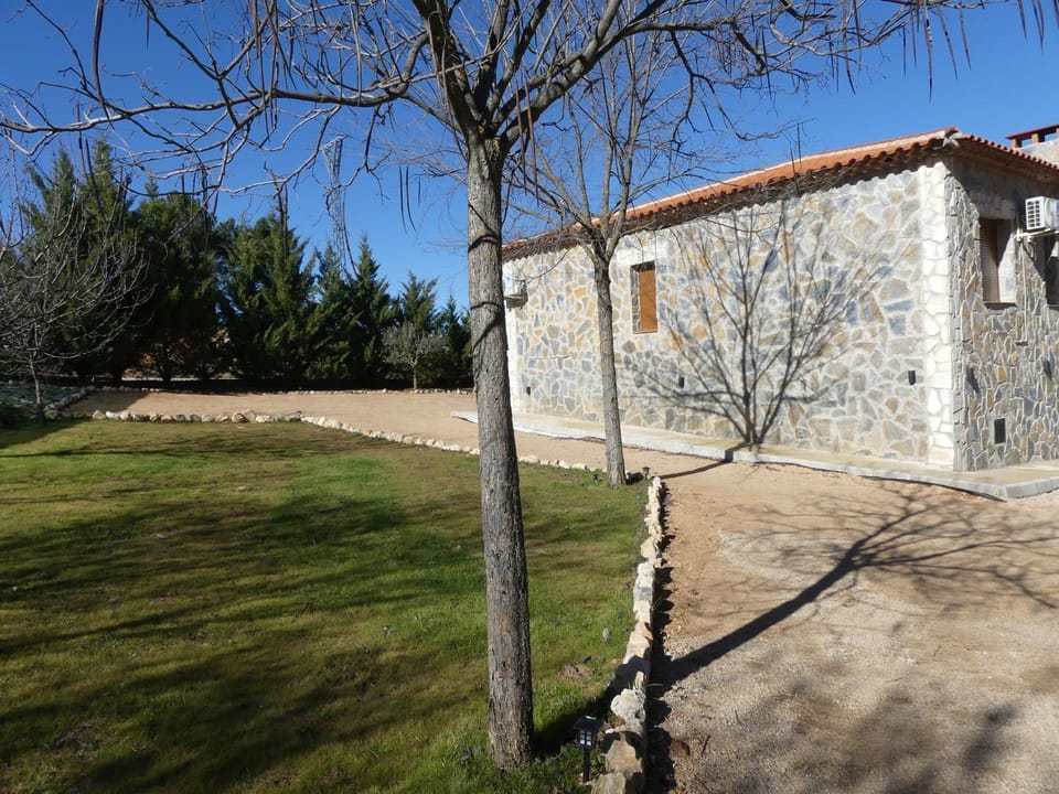 Property building, Day, Garden, Garden view