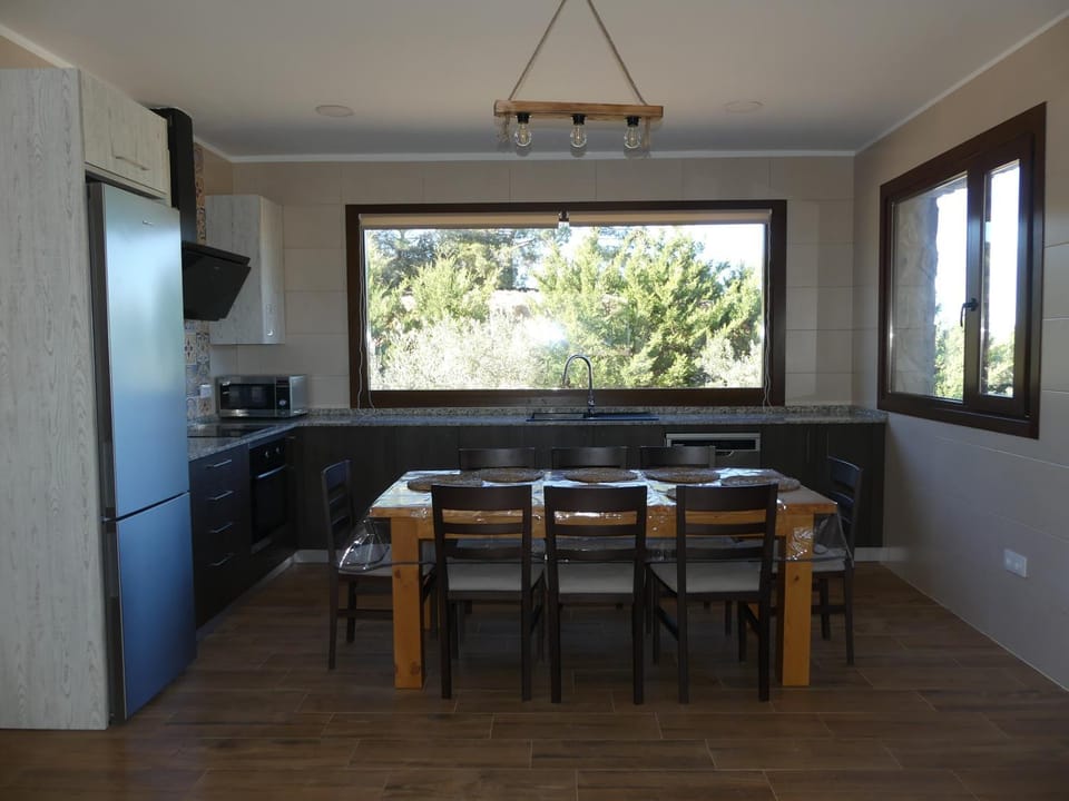 Kitchen or kitchenette, Dining area, minibar, pet friendly, stove