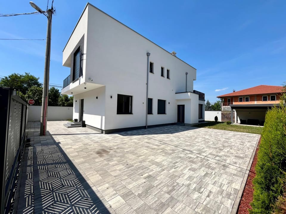 Property building, Day, Street view