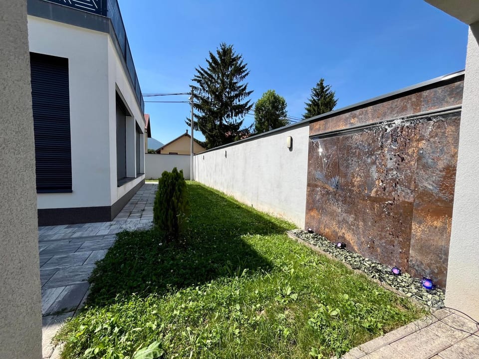 Property building, Spring, Day, Garden, Garden view