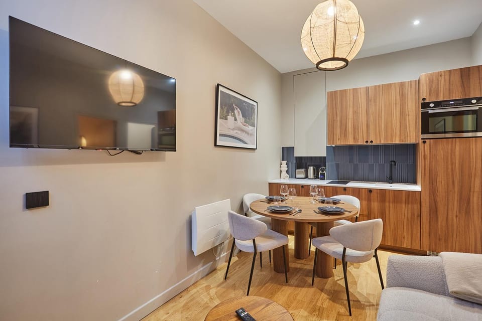 TV and multimedia, Coffee/tea facilities, Kitchen or kitchenette, Seating area, Dining area, minibar, pet friendly, stove