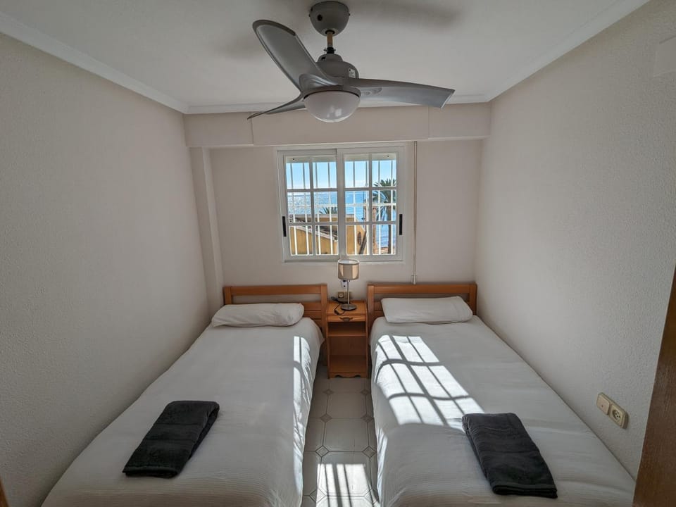Bed, Photo of the whole room, Bedroom, Sea view, fireplace