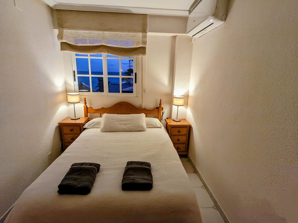 Bed, Photo of the whole room, Bedroom, Sea view