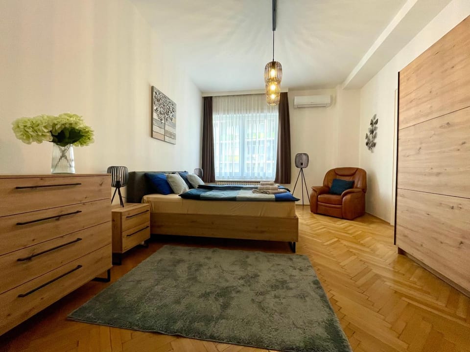 Bed, Photo of the whole room, Bedroom, air conditioner